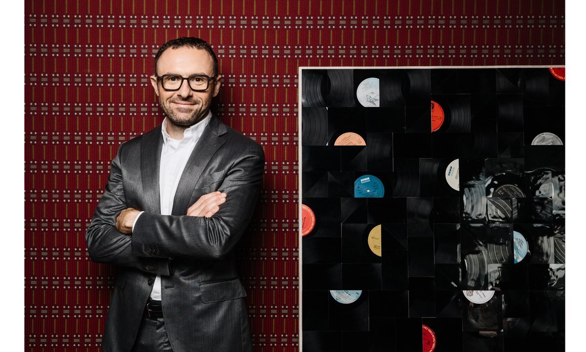 Image default