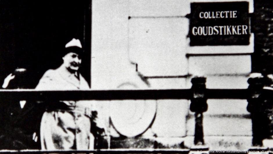 Image default